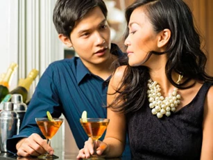 Yêu con sếp to, trai trẻ luôn bị "soi" vì nghi ngờ lợi dụng để thăng tiến