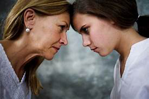 Mẹ chồng tức giận vì con dâu dành gần hết lương chỉ để mua tôm hùm đất ăn