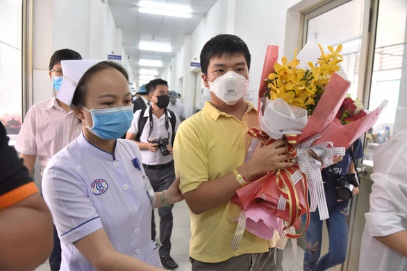 Bệnh nhân Trung Quốc điều trị khỏi bệnh do virus corona tại Bệnh viện Chợ Rẫy đã được xuất viện vào sáng 4/2/2020.
