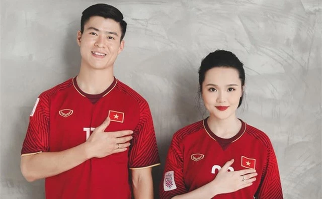 Duy Mạnh - Quỳnh Anh tung ảnh cưới nhắng nhít với áo cầu thủ - 3