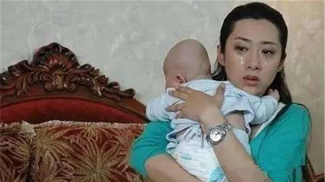 Nhìn ngoại hình đứa cháu chẳng giống ai, em gái biết chị dâu đã ngoại tình nhưng anh trai lại làm hành động khiến ai cũng bất ngờ - Ảnh 2 chi dau2