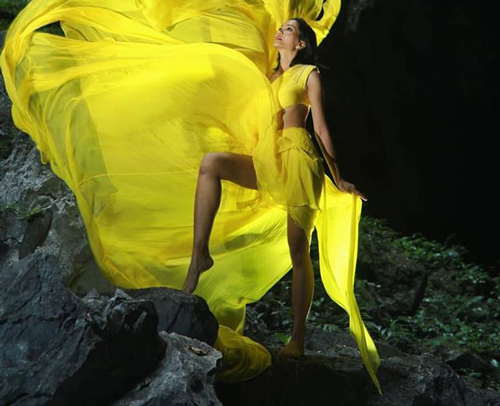 H'Hen Niê được ví đẹp như bông hoa lan vũ nữ với loạt ảnh "Lạc lối ở vườn địa đàng"