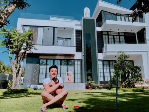 Quốc Trường "Về nhà đi con" sở hữu biệt thự 35 tỷ sang chảnh cỡ nào?