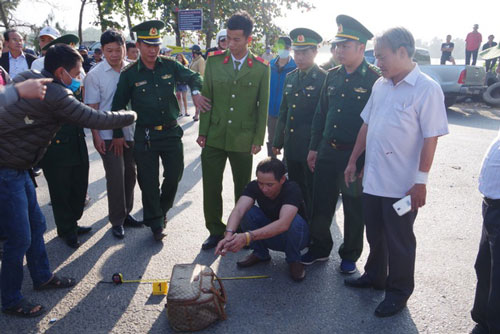 Dùng 2 ô tô vận chuyển 14 bánh heroin qua các tỉnh thành