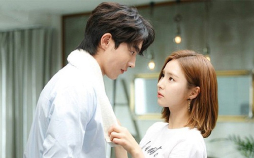 Vợ dẫn bạn gái về nhà chơi, nhìn vết bớt trên đùi cô ta tôi thét lên kinh sợ