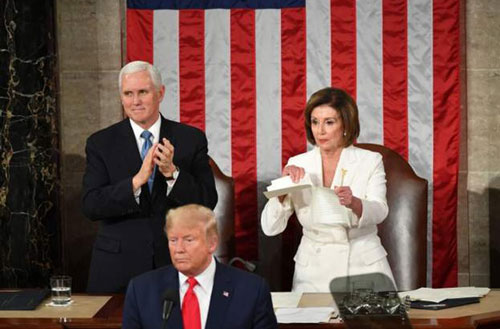 Chủ tịch Hạ viện Mỹ xé nát bài phát biểu liên bang của ông Trump