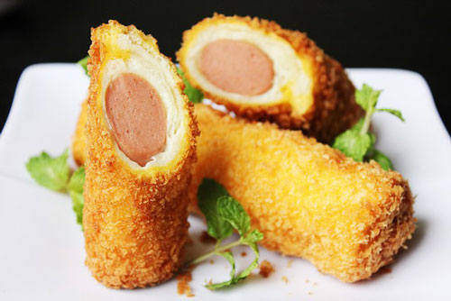 Gợi ý bữa sáng tiết kiệm thời gian với bánh mì sandwich cuộn xúc xích áp chảo thơm ngon hấp dẫn