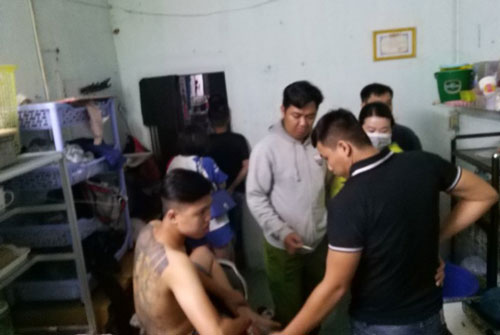 Vĩnh Long:  Bắt quả tang nhóm thanh niên sử dụng ma túy tập thể trong quán karaoke