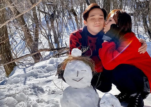 Trấn Thành đón sinh nhật ngọt ngào cùng vợ ở Hàn Quốc