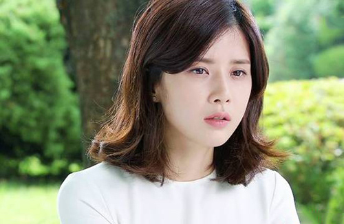 Mẹ chồng lên trông cháu, tôi thấy mình như đang chăm "2 con mọn"