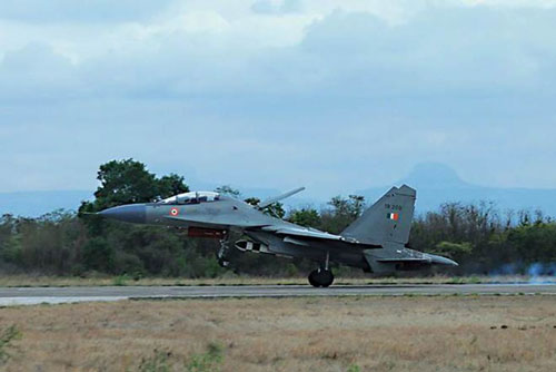 Không quân Ấn Độ tiếp nhận tiêm kích Su-30 MKI đầu tiên trang bị tên lửa BrahMos
