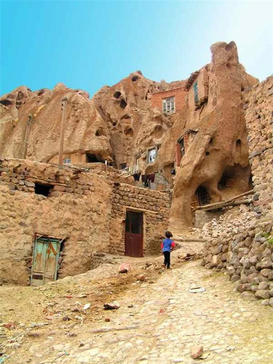Kiến trúc hang động độc nhất vô nhị trong ngôi làng cổ bằng đá - Ảnh 5.