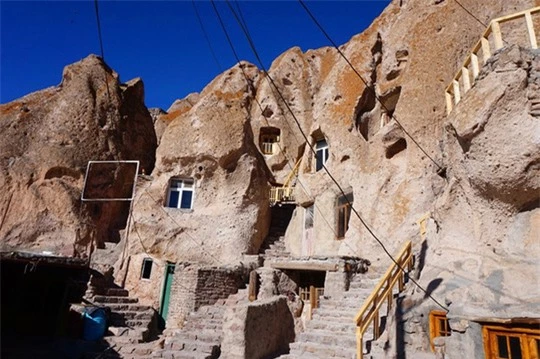Kiến trúc hang động độc nhất vô nhị trong ngôi làng cổ bằng đá - Ảnh 6.