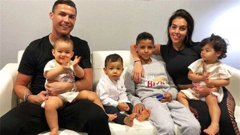 Cả 3 đứa con đầu của Ronaldo đều được sinh ra theo phương thức đẻ mướn