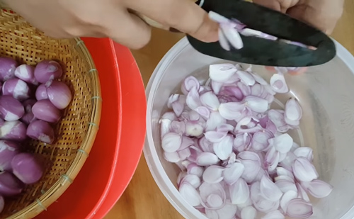 Bí quyết làm hành phi chuẩn nhất, chẳng sấy hay phơi nắng vẫn thơm vàng, giòn rụm