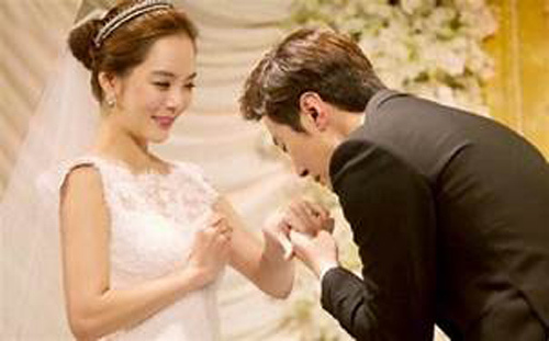 Cuộc điện thoại đêm tân hôn tố cáo bí mật của vợ mới cưới