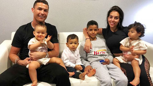 Những câu hỏi quanh chuyện con cái của CR7