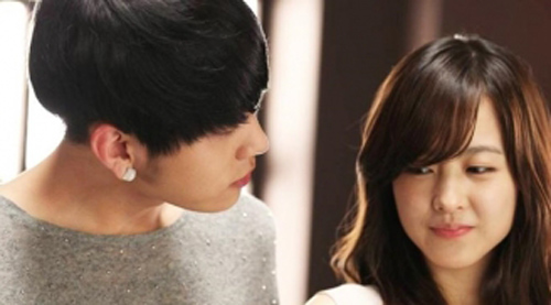 Vừa chớm hè, đại gia đình nhà chồng đã "di cư" sang phòng tôi nằm điều hòa khiến tôi "khóc dở mếu dở"