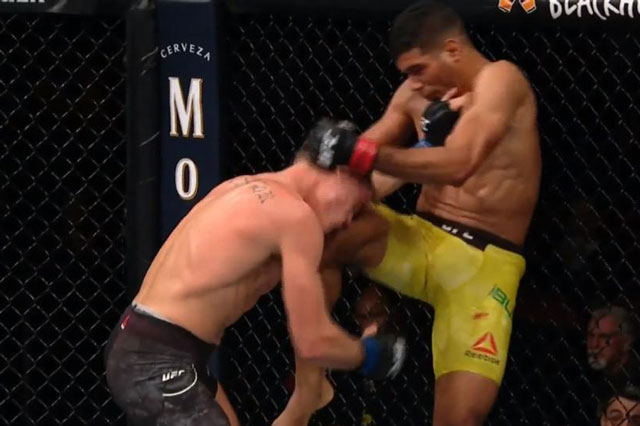 Võ sĩ Brazil tung cú lên gối ‘kinh dị’ tiễn đối thủ ‘vào cơn mê’