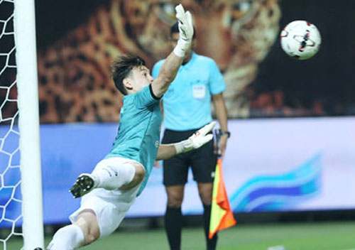 Văn Lâm đang trên đường tiếp bước Công Vinh