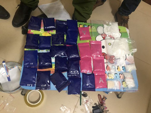 Quảng Bình: Tóm gọn “nữ quái” cùng gần 4.500 viên ma túy tổng hợp