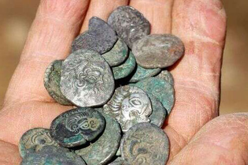 "Thợ săn” cổ vật nghiệp dư vớ được kho báu 300 tỷ đồng, lập kỷ lục Guinness