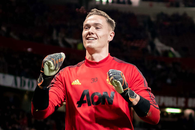 CLIP: Những pha cứu thua ấn tượng của thủ môn được M.U mua về kế vị De Gea