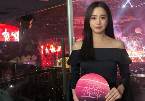 Ngắm loạt ảnh “chim sa cá lặn” thời sinh viên của Kim Tae Hee