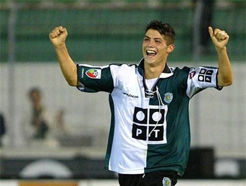 Ronaldo kém xa thành tích của Sancho khi cùng tuổi