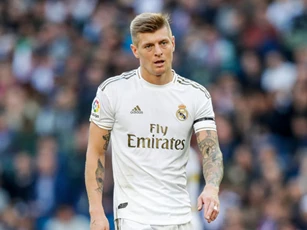 Toni Kroos không muốn kí hợp đồng dài hạn với Real, bắt đầu tính chuyện giải nghệ