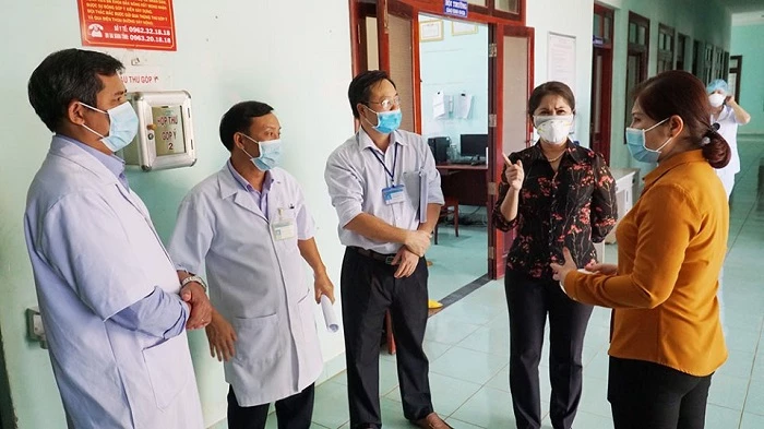 Ban Chỉ đạo phòng, chống dịch bệnh viêm đường hô hấp cấp do chủng mới của virus Corona tỉnh Đắk Nông kiểm tra thực tế tại Bệnh viện Đa khoa tỉnh