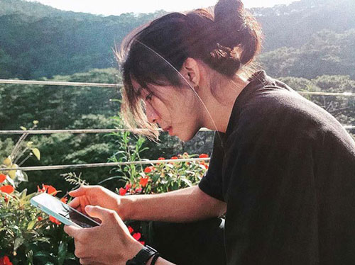 'Góc nghiêng lãng tử' của chàng trai Đắk Lắk sở hữu mái tóc dài