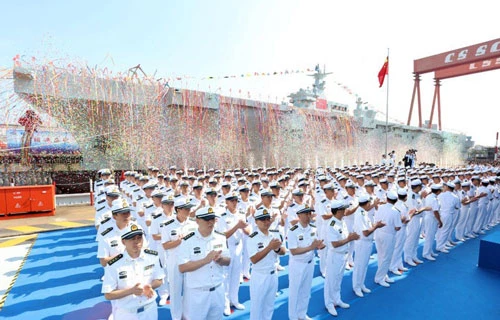Vào ngày 25/9/2019, tại nhà máy đóng tàu Hỗ Đông Trung Hoa, tàu đổ bộ tấn công mang trực thăng (LHD) cỡ lớn Type 075 đầu tiên của Trung Quốc đã được hạ thủy. Vào ngày 25/9/2019, tại nhà máy đóng tàu Hỗ Đông Trung Hoa, tàu đổ bộ tấn công mang trực thăng (LHD) cỡ lớn Type 075 đầu tiên của Trung Quốc đã được hạ thủy.
