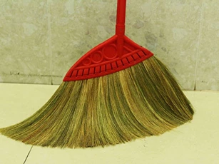 Đặt chổi đúng chỗ này, gia chủ đổi vận sau 1 đêm, tiền bạc ùn ùn kéo đến