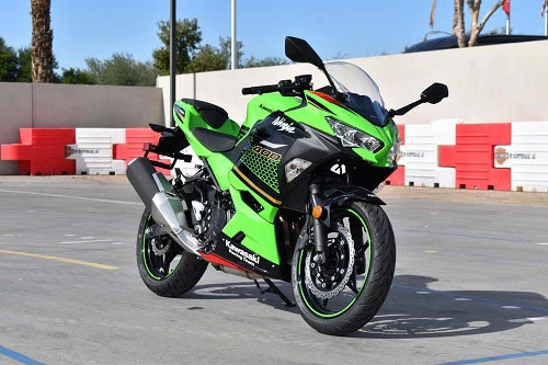 1. Kawasaki Ninja 400 2020 (giá: 6.299 euro).