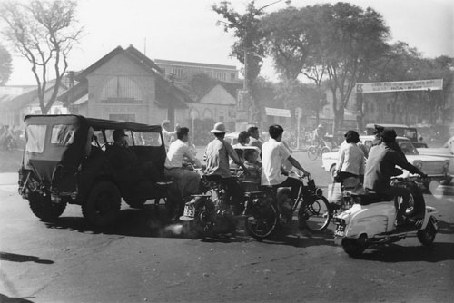 Sài Gòn năm 1966 đẹp 'mê mẩn' trong ảnh của Mikey Walters