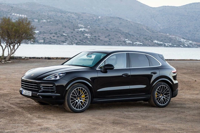 7. Porsche Cayenne (giá khởi điểm: 68.150 USD).