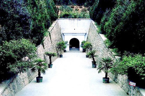 Ngôi mộ đế vương đáng sợ bậc nhất Trung Quốc, 1 chiếc quan tài đoạt 7 mạng người