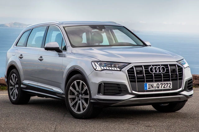 8. Audi Q7 (giá khởi điểm: 61.975 USD).