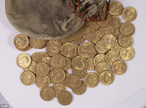 Phát hiện kho báu vàng bên trong đàn piano cũ