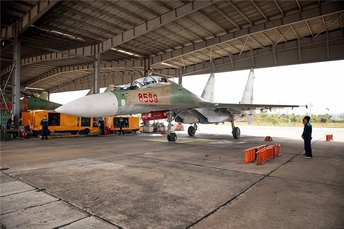 “Ho Mang Chua” Su-30MK2 cung thien binh canh giu bau troi To quoc tung canh dau nam-Hinh-3