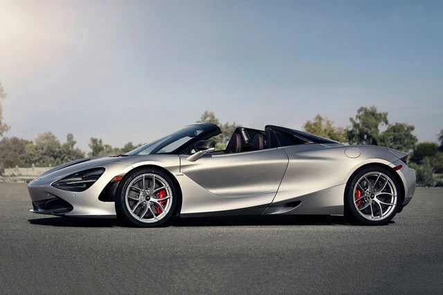 McLaren 720S Spider. 