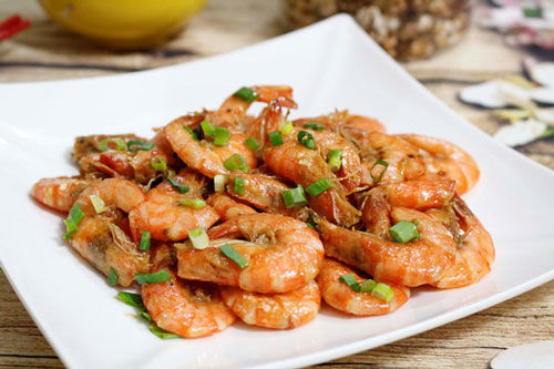 Cách làm tôm rim nước dừa thơm nức mũi