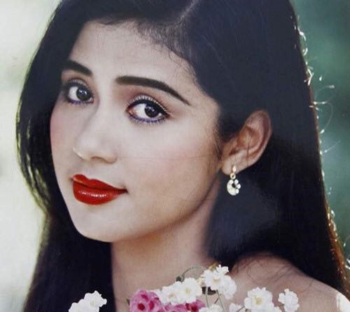 Ngắm ảnh thanh xuân đẹp mê lòng người của Việt Trinh