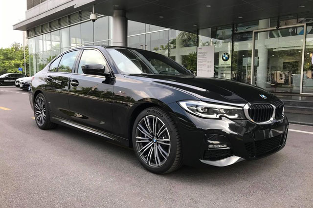Chi tiết BMW 330i M-Sport giá 2,351 tỷ đồng tại Việt Nam