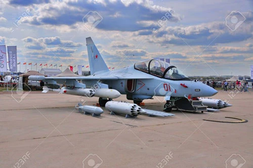 Mới đây truyền thông Nga đã đăng tải thông tin về việc Việt Nam và Nga vào năm 2019 đã chính thức ký kết thỏa thuận mua sắm ít nhất 12 máy bay huấn luyện - chiến đấu tiên tiến Yak-130 với trị giá lên tới trên 350 triệu USD.