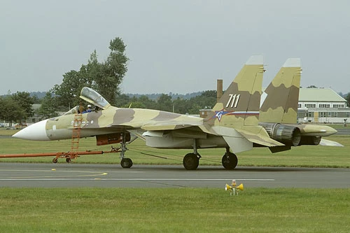 Chiến đấu cơ Su-37 của Liên Xô hay còn được gọi với tên NATO là Flanker-F được ra đời từ năm 1977. Đây là loại chiến đấu cơ được Liên Xô phát triển từ phiên bản Su-27M huyền thoại trước đây. Nguồn ảnh: Rumil.