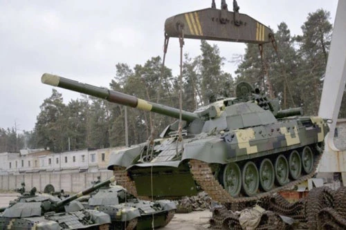 Thông tin về gói trang bị mới được Bộ Tư lệnh Hậu cần thuộc quân đội Ukraine cho biết, buổi tiếp nhận 15 chiến tăng hạng nặng T-72AMT được thực hiện hôm 24/1. Lô 10 chiếc tiếp theo sẽ được chuyển cho quân đội trước khi kết thúc tháng 1/2020.