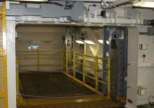 Một thang máy của tàu USS Gerald R. Ford đang được thử nghiệm.