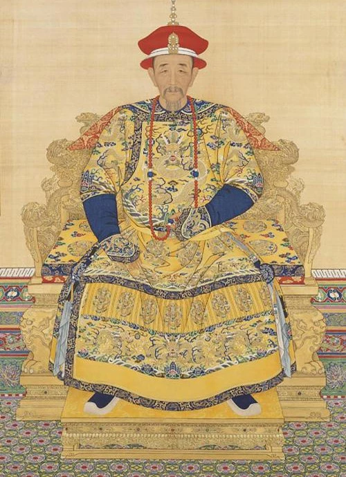Là hoàng đế thứ 4 của triều Thanh, Khang Hy là hoàng đế Trung Quốc nổi tiếng với việc lên ngôi từ khi 8 tuổi và trị vì trong 61 năm.
